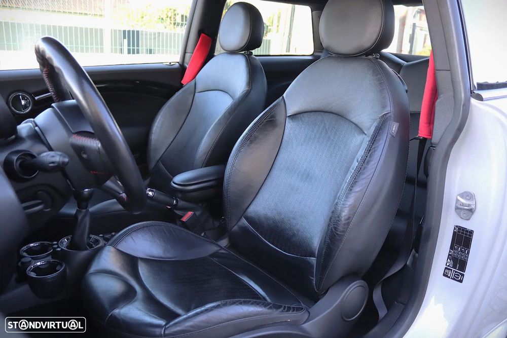 MINI 3 Portas John Cooper Works - 17