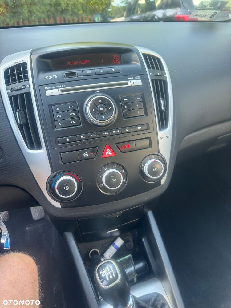 Kia Ceed - 10