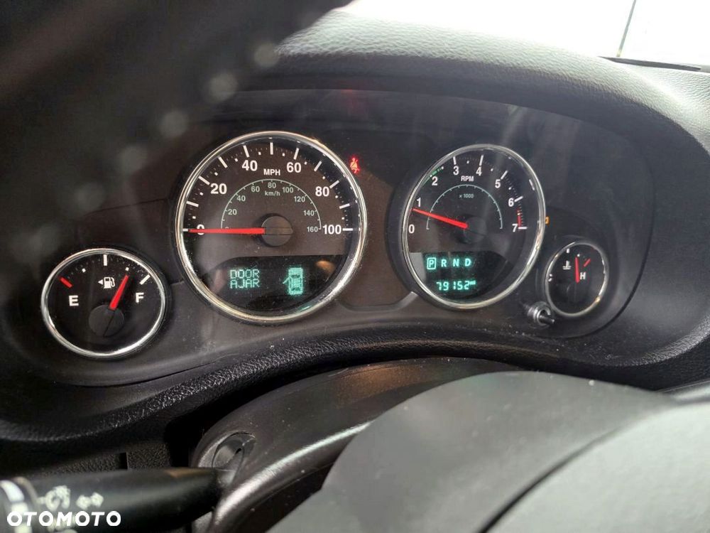 Jeep Wrangler 3.6 Unlim Sahara - 30