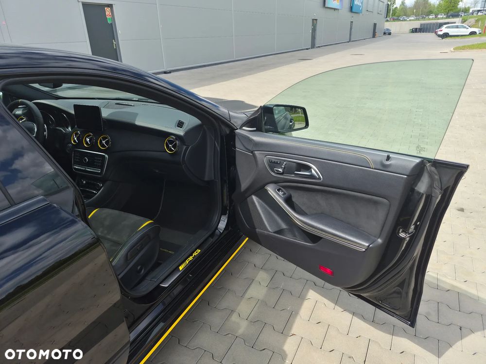 Mercedes-Benz CLA AMG 45 4Matic AMG Speedshift 7G-DCT Yellow Night Edition - 29