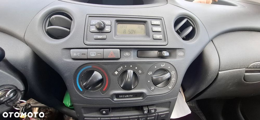 Toyota Yaris 1.0 Terra - 23