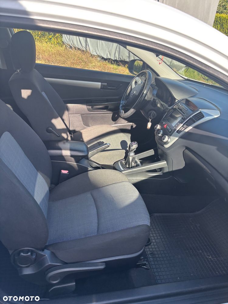 Kia Ceed - 14