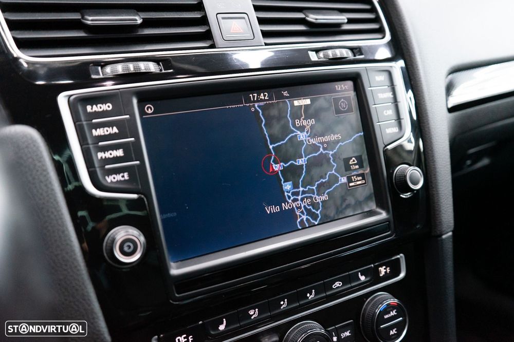 VW Golf Variant 1.6 TDi R-Line DSG - 38