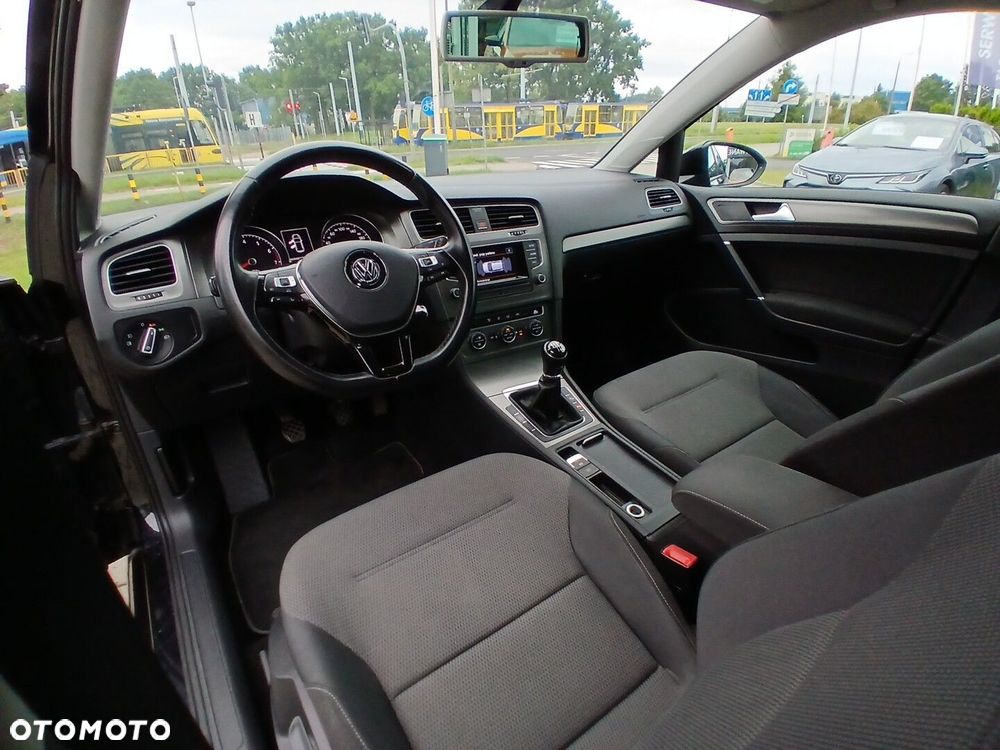Volkswagen Golf - 10