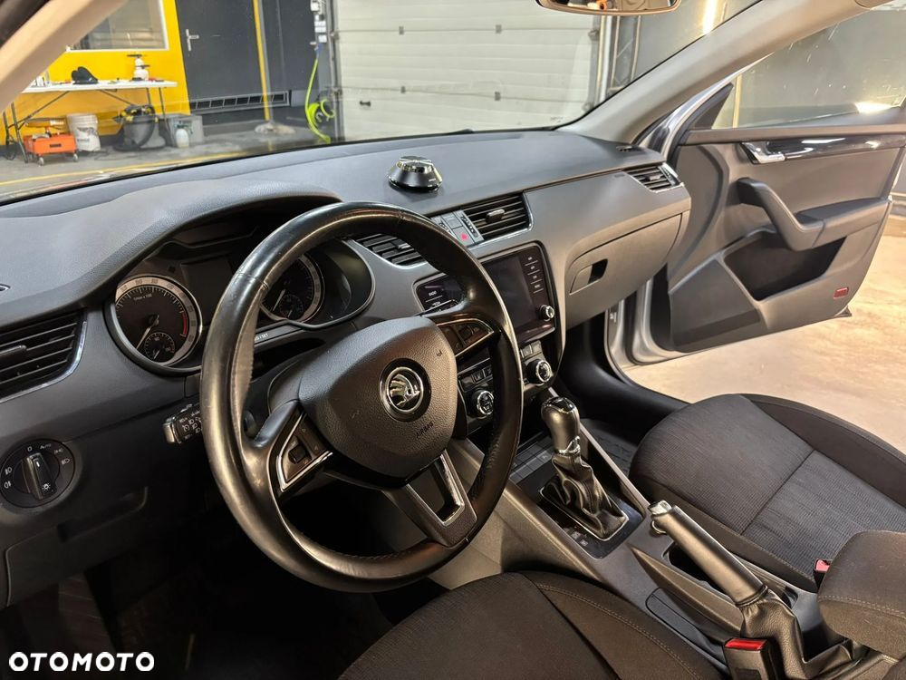Skoda Octavia 2.0 TDI Style DSG - 23