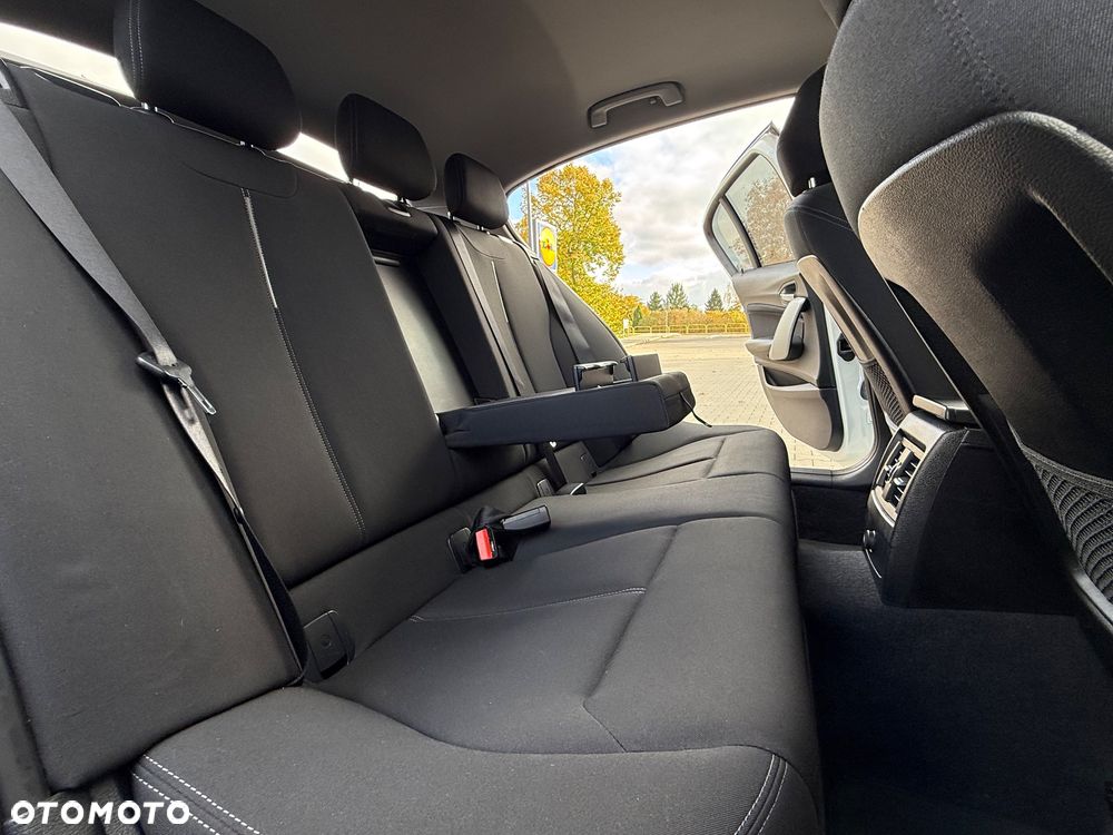 BMW Seria 1 118d Sport Line - 32