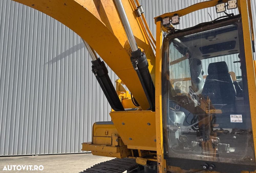 JCB 220X LC Excavator - 13