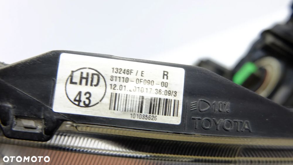 toyota verso lampa reflektor prawy 81110-0f090 eu - 7