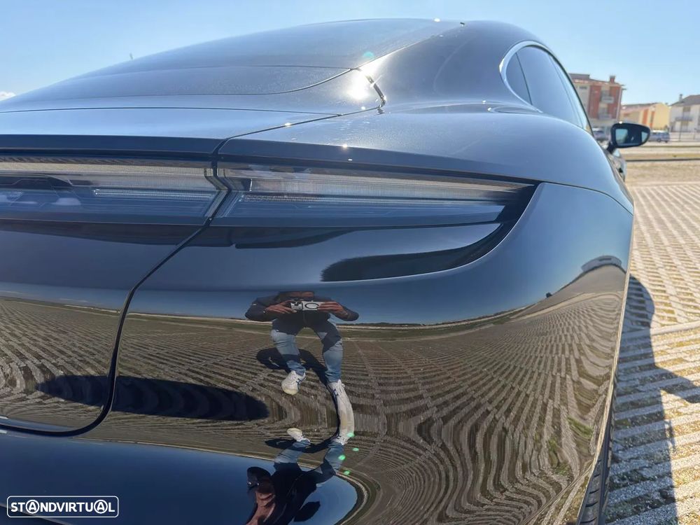 Porsche Taycan 4 - 25