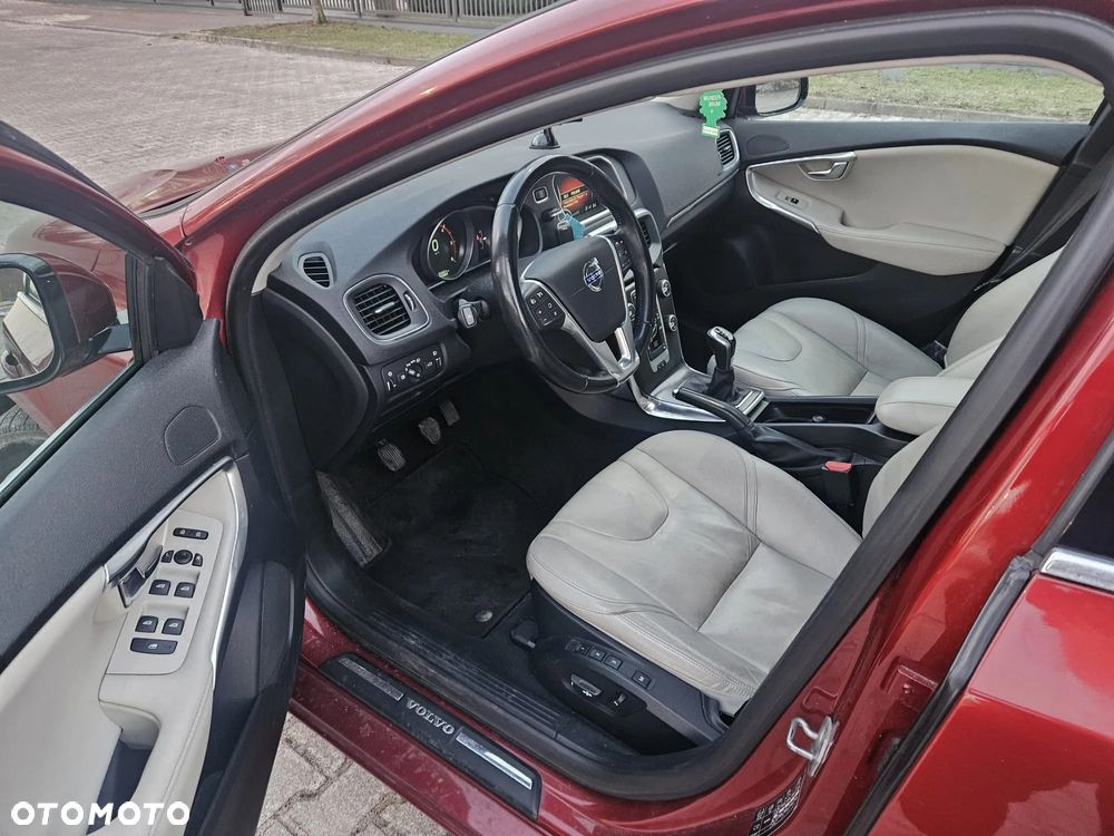Volvo V40 D4 Summum - 11