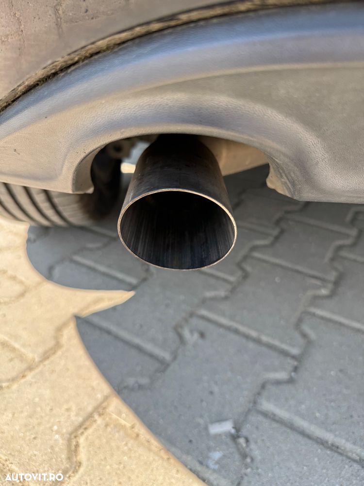 Volkswagen Golf 1.6 TDI DPF Highline - 9
