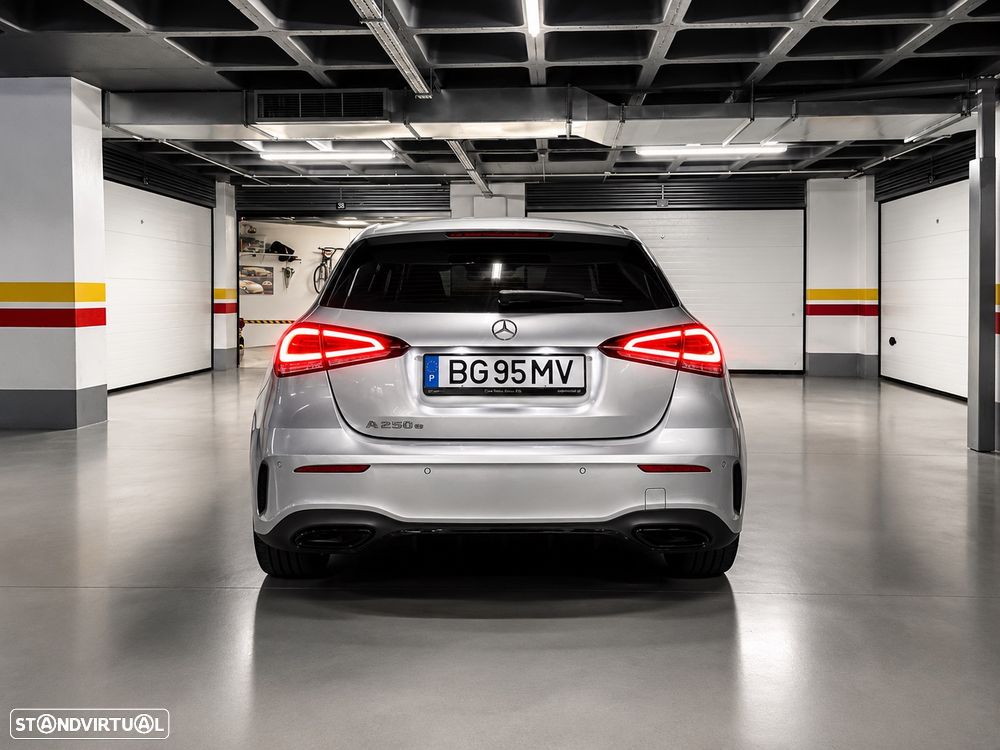 Mercedes-Benz A 250 e AMG Line - 4