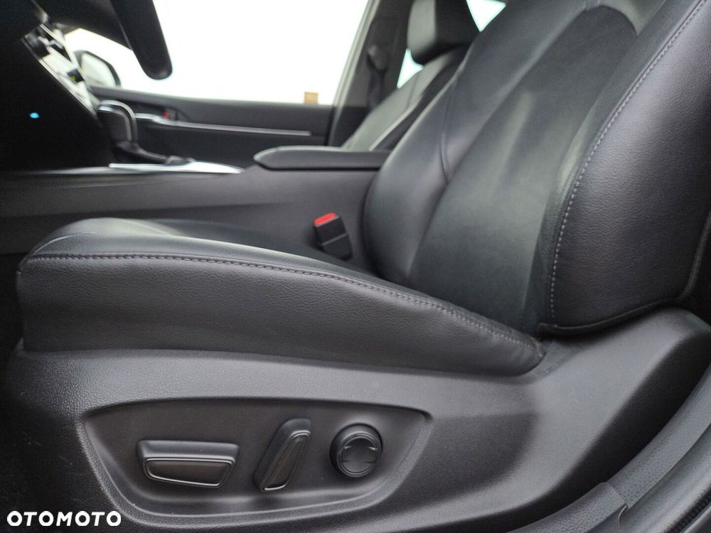 Toyota Camry 2.5 Hybrid Executive CVT - 16