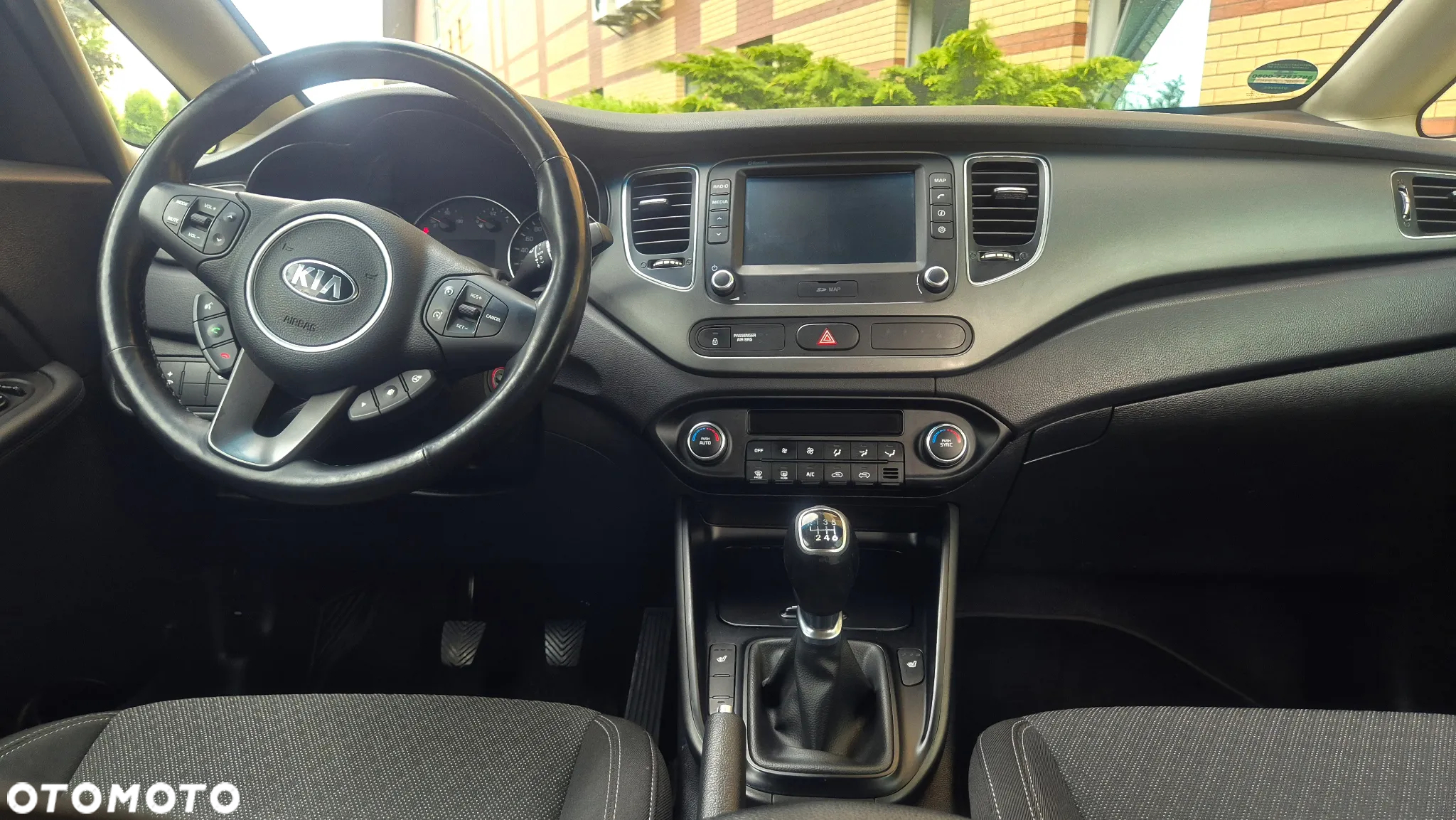 Kia Carens 1.6 GDI Dream Team Edition - 23
