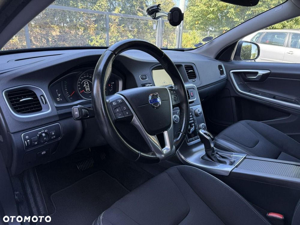 Volvo V60 T3 Geartronic Momentum - 35