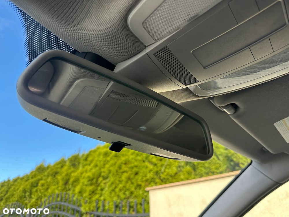 Mercedes-Benz Klasa C 180 BlueEFFICIENCY 7G-TRONIC Avantgarde - 36