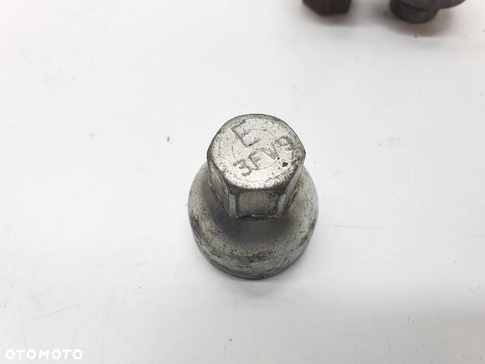 ŚRUBY NAKRĘTKI KÓŁ ZŁODZIEJKI KAPSELKI KOMPLET PEUGEOT 5008 II M12X1.25 17 - 5