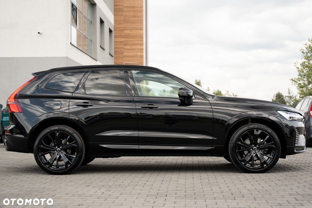 Volvo XC 60 B5 B AWD Ultimate Dark - 17