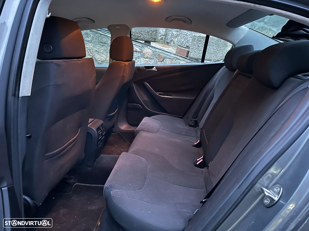 VW Passat 2.0 TDI Confortline - 15