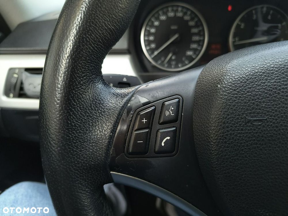 BMW Seria 3 318i - 24