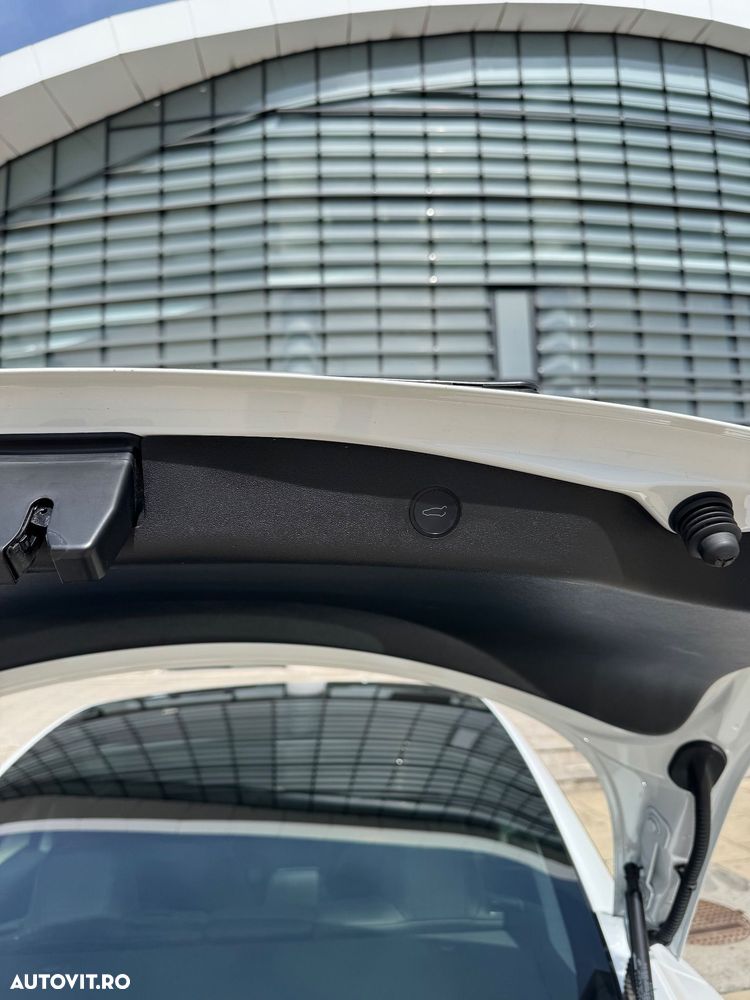 Tesla Model 3 - 12