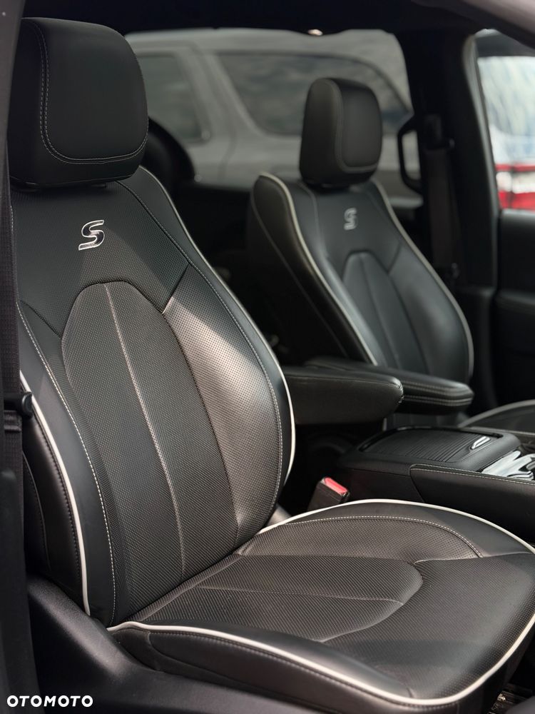 Chrysler Pacifica - 31