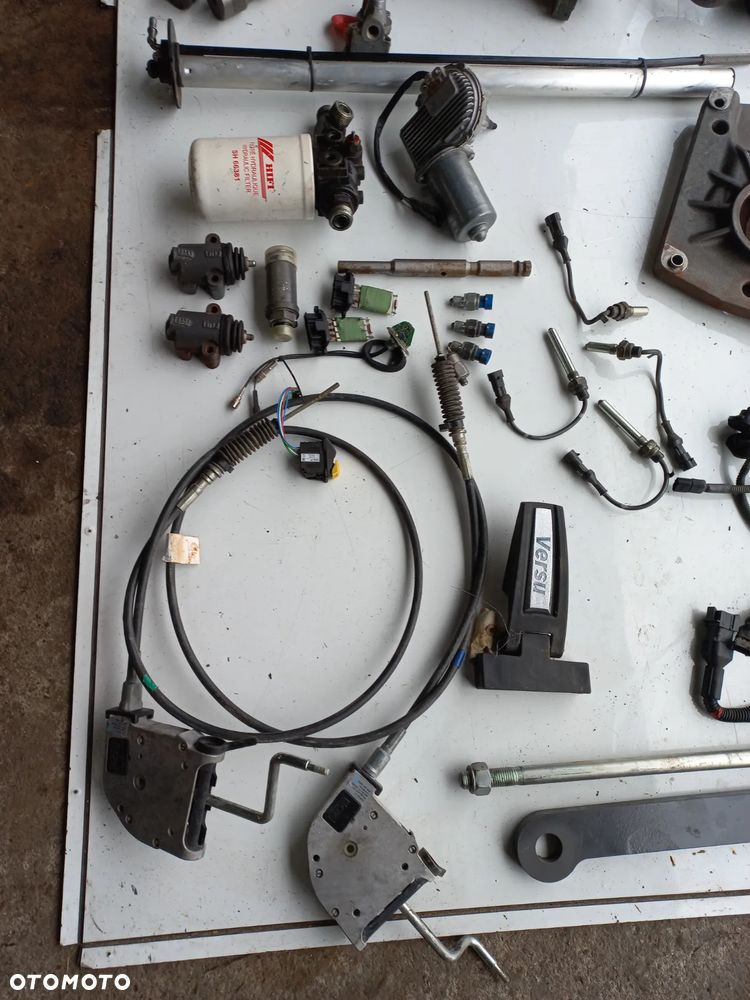 Części Agco Valtra,Massey,Fendt Obudowa PTO M934152220300,koło zębate,ACV079246A,SIŁOWNIK TUZA,OGNIBENE,ACV3867420,ACX2728610,4293088M1,CZUJNIK PALIWA,ACX2728590,10911060,0046106100000,934152221020,przekładnia czołowa,filtr kabinowy,acw2380980.acw1481500,chłodnica wody,ACV0303150. - 2