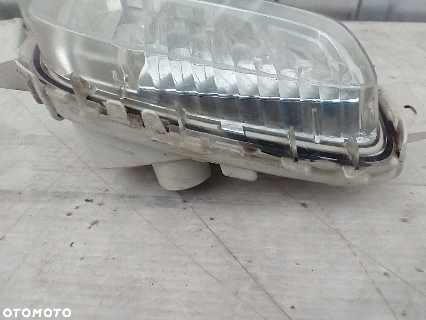 VOLVO V40 II HALOGEN PRAWY 31323116 - 4