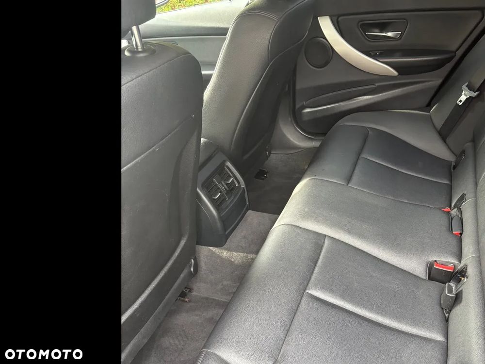 BMW Seria 3 320i xDrive - 15