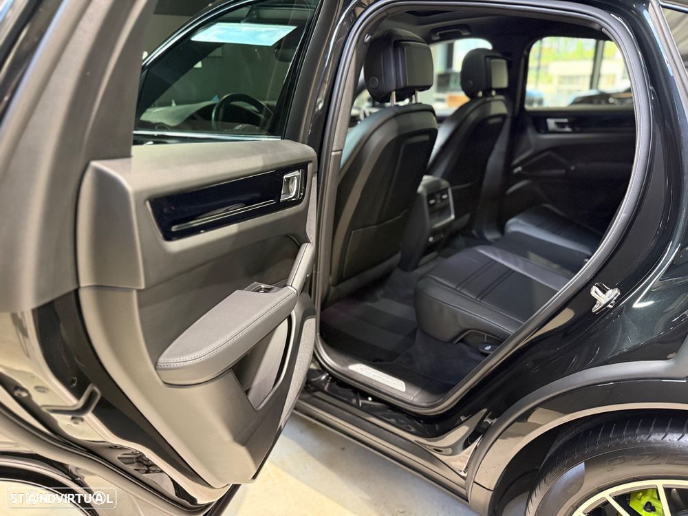 Porsche Cayenne Coupé E-Hybrid - 24