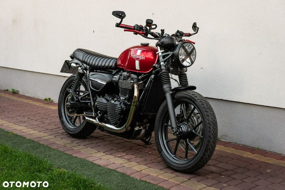 Triumph Bonneville - 1