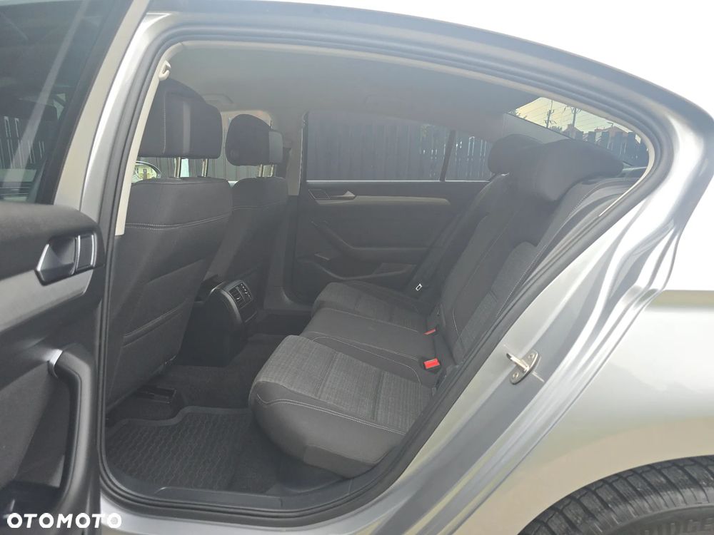 Volkswagen Passat - 18