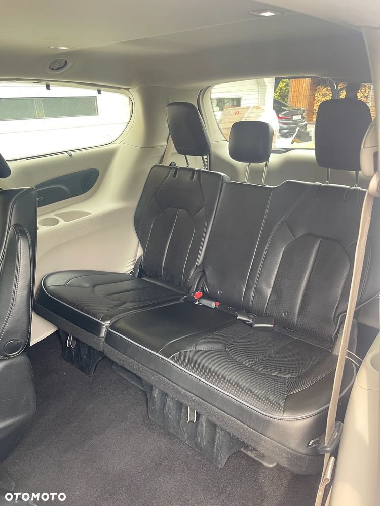 Chrysler Pacifica - 28