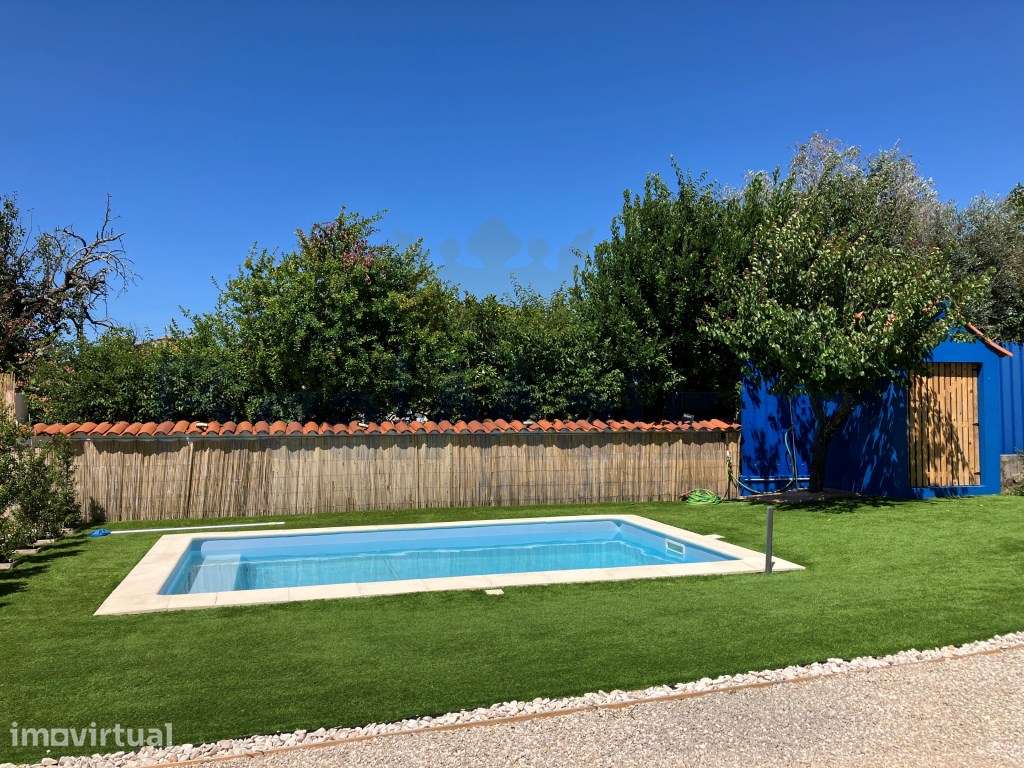 Moradia térrea independente com Piscina e Jardim - Arneiro das Milh... - Grande imagem: 2/36