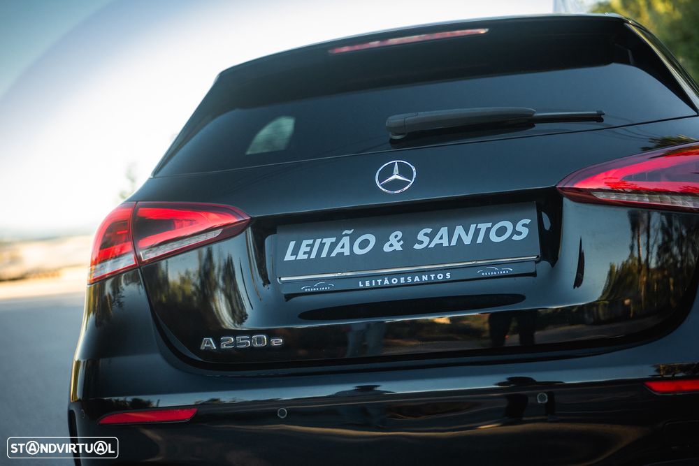 Mercedes-Benz A 250 e AMG Line - 38