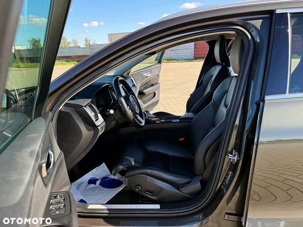 Volvo V60 D3 Geartronic Momentum Pro - 28