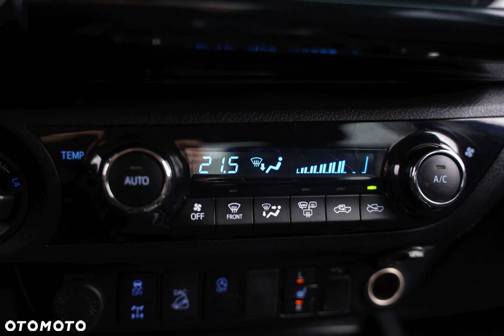 Toyota Hilux 2.8 D-4D Double Cab SR5 4x4 - 29