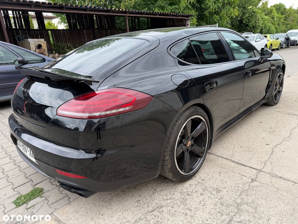 Porsche Panamera GTS - 4
