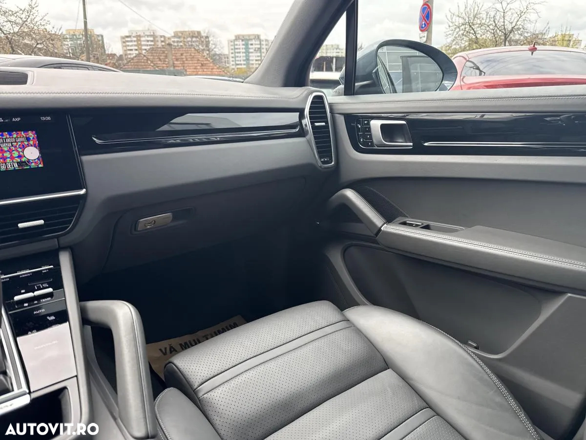 Porsche Cayenne Standard - 26