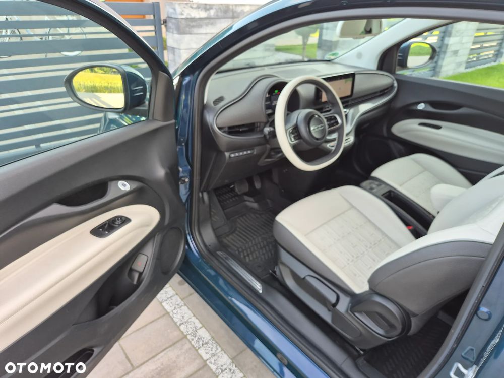 Fiat 500e La Prima - 11