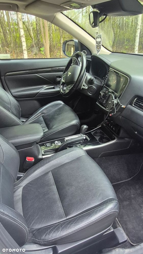 Mitsubishi Outlander 2.0 Instyle Navi 4WD CVT - 10