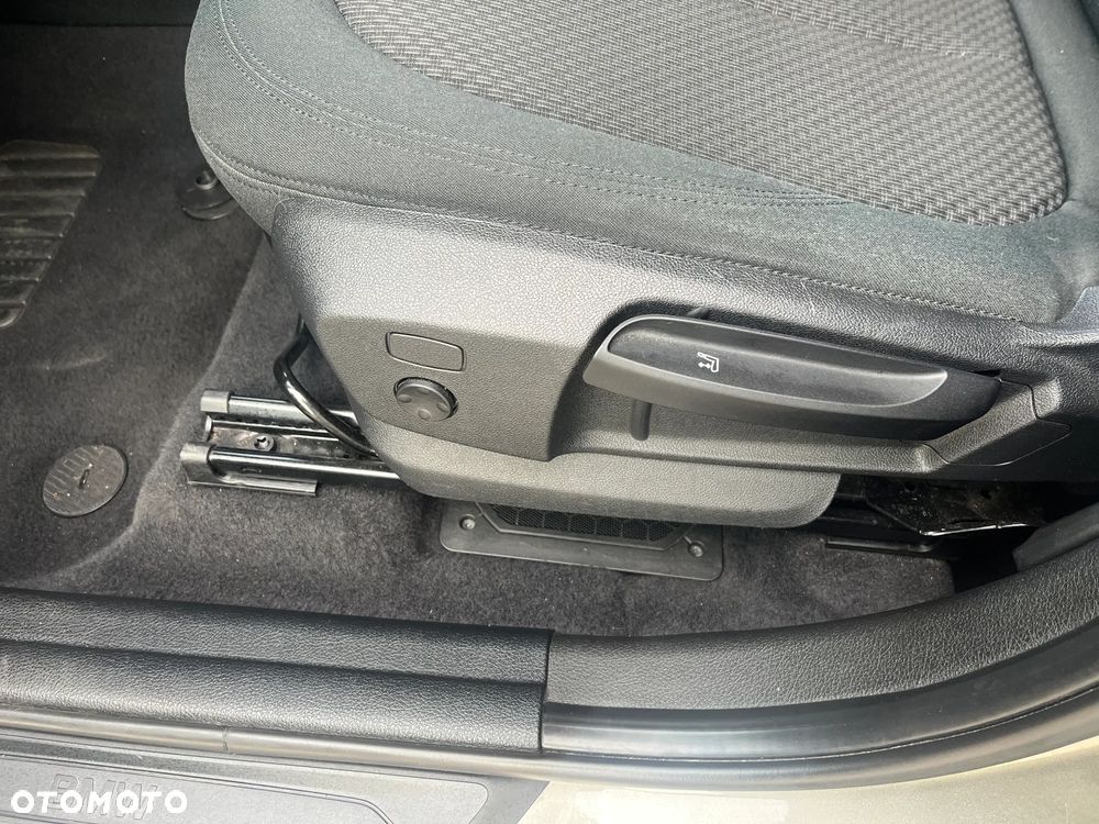 BMW Seria 2 216i Active Tourer - 13