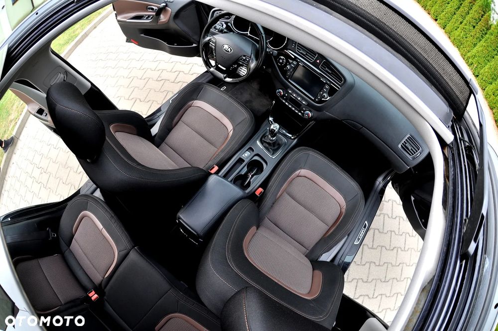 Kia Ceed 1.6 CRDi 128 Platinum Edition - 17