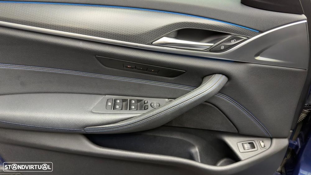 BMW 530 e Pack Desportivo M - 54