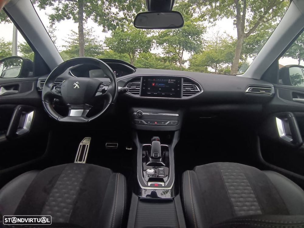 Peugeot 308 1.2 PureTech S&S Road Trip EAT8 - 30