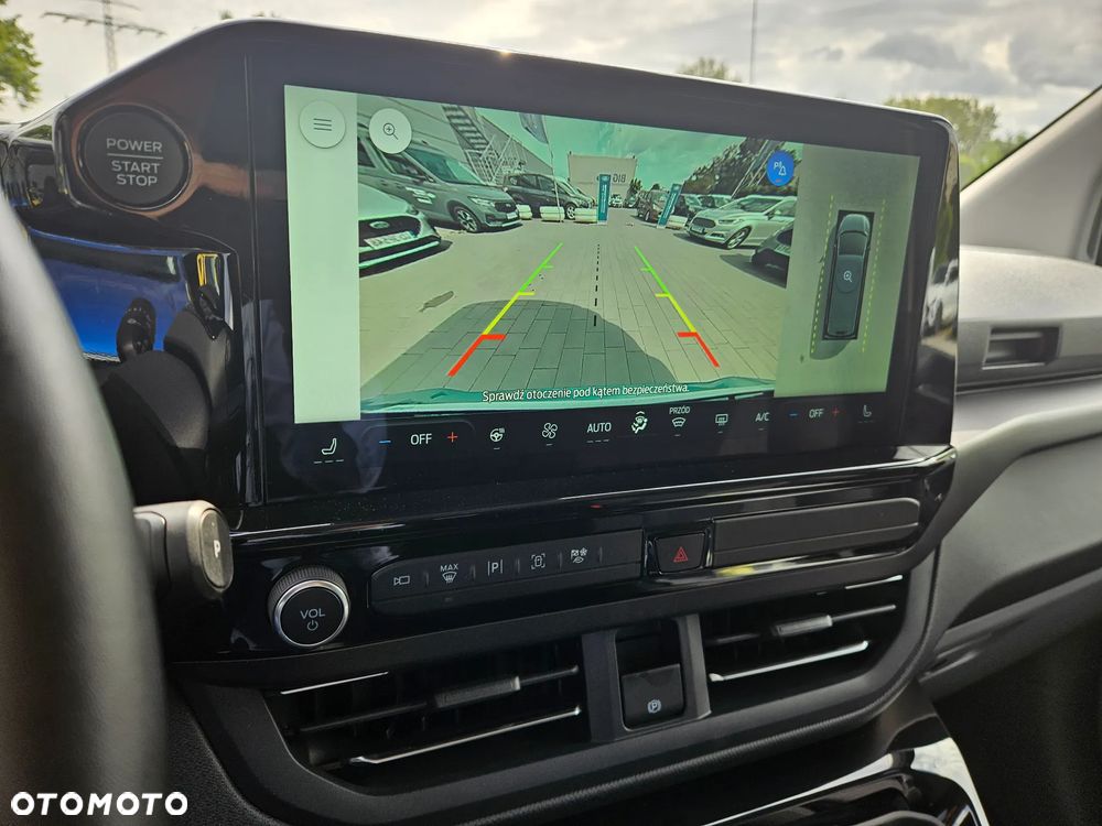 Ford Tourneo Custom - 17