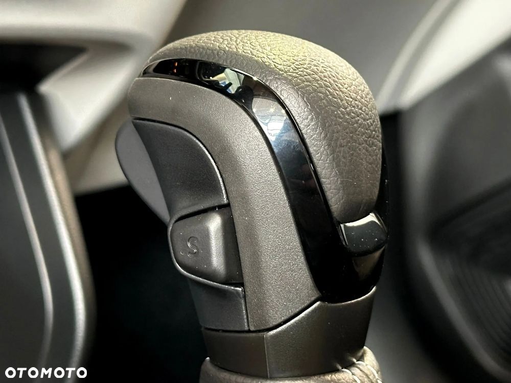 Suzuki Swift 1.2 Dualjet SHVS Premium Plus CVT - 11