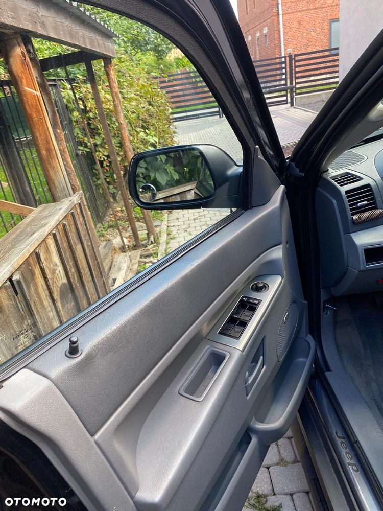 Jeep Grand Cherokee - 18