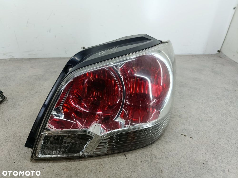 LAMPA TYLNA PRAWA MITSUBISHI OUTLANDER I - 1