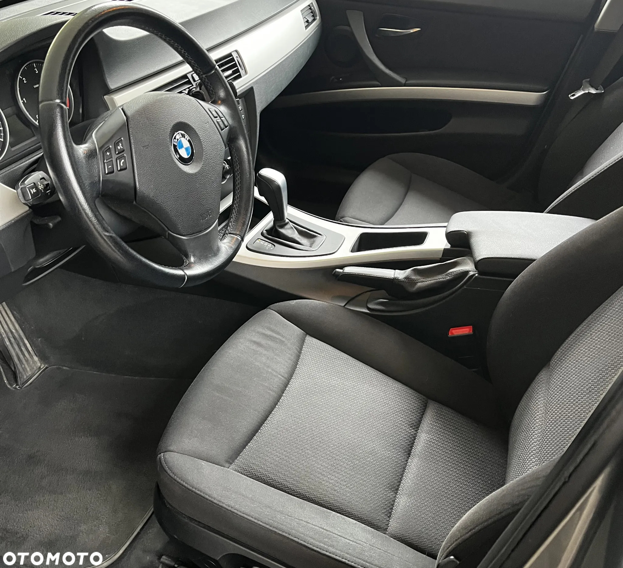 BMW Seria 3 318d DPF Touring - 12